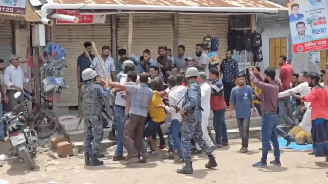 বরগুনায় প্রতিবন্ধী ব্যবসায়ীকে মারধরের জেরে বিএনপির দুই পক্ষের সংঘর্ষ, আহত ১৬